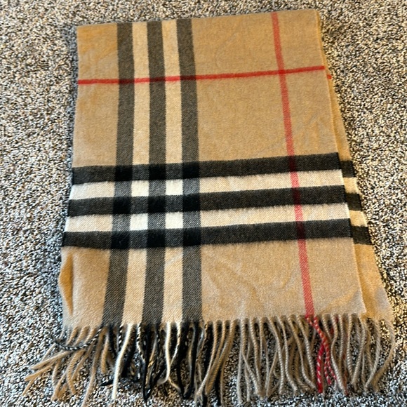EUC. Burberry cashmere scarf - Picture 1 of 3